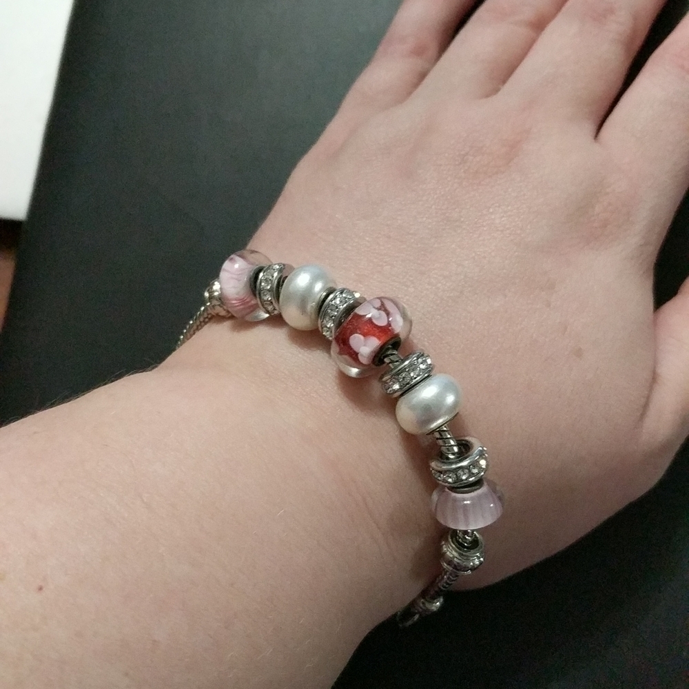 Silver Tone Pink and Faux Pearl Beaded Charm Bracelet